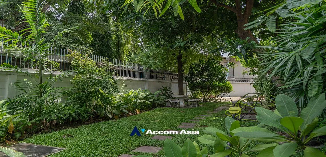  3 br Apartment For Rent in Sukhumvit ,Bangkok BTS Phrom Phong at The comfortable low rise residence AA14397