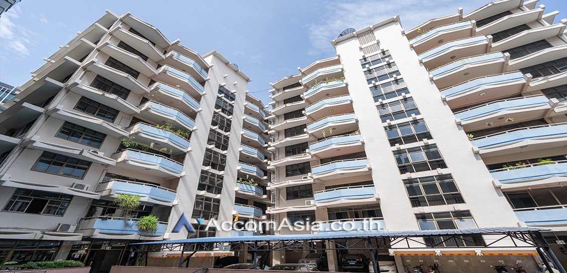  3 br Apartment For Rent in Sukhumvit ,Bangkok BTS Nana at Low rise and Peaceful AA23106