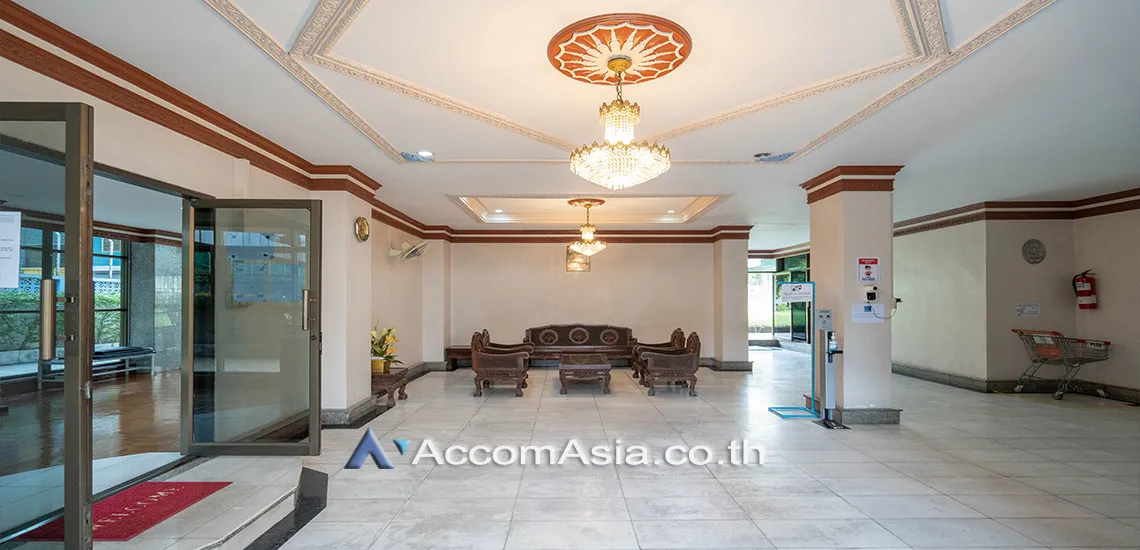  3 br Apartment For Rent in Sukhumvit ,Bangkok BTS Nana at Low rise and Peaceful AA21421