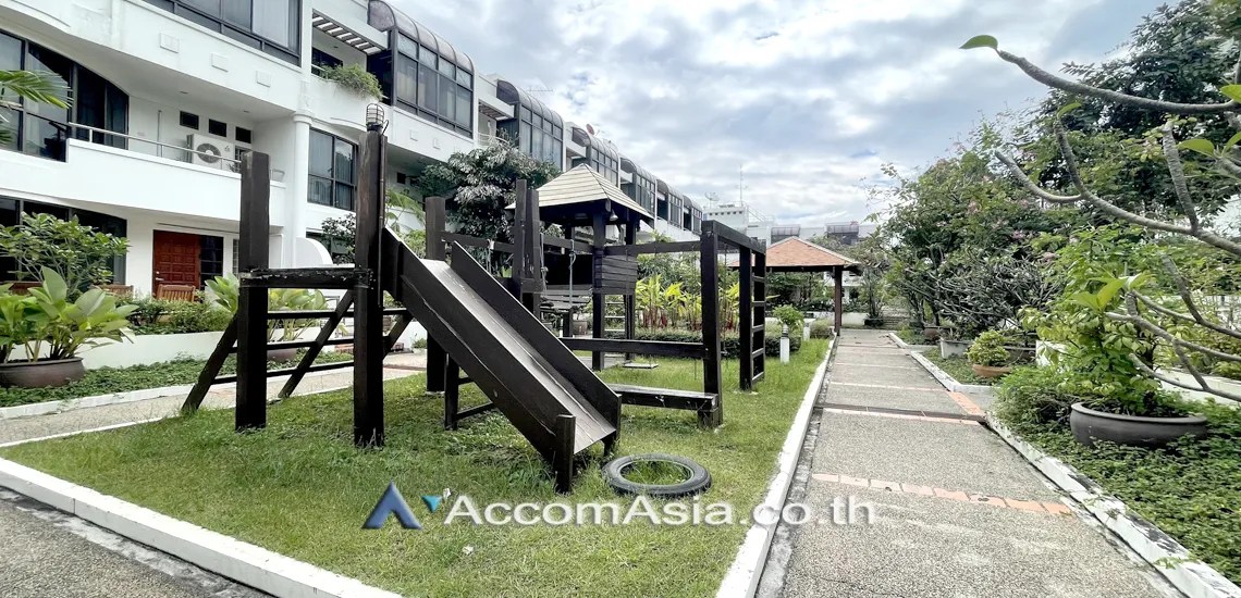  5 br Townhouse For Rent in Sathorn ,Bangkok BRT Nararam 3 at Modern style AA43471