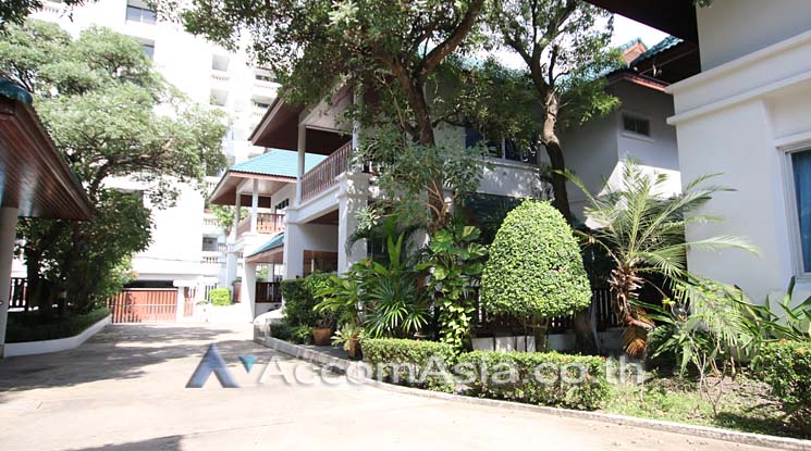  3 br House For Rent in Sukhumvit ,Bangkok BTS Phrom Phong at House in Compound AA11731