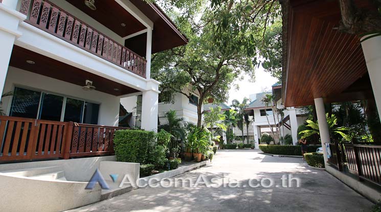  3 br House For Rent in Sukhumvit ,Bangkok BTS Phrom Phong at House in Compound AA11731