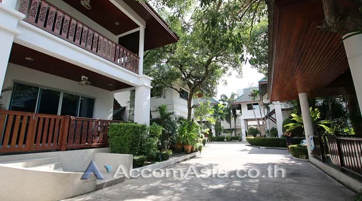 3 br House for rent and sale in Sukhumvit ,Bangkok BTS Phrom Phong at House in Compound 5001301