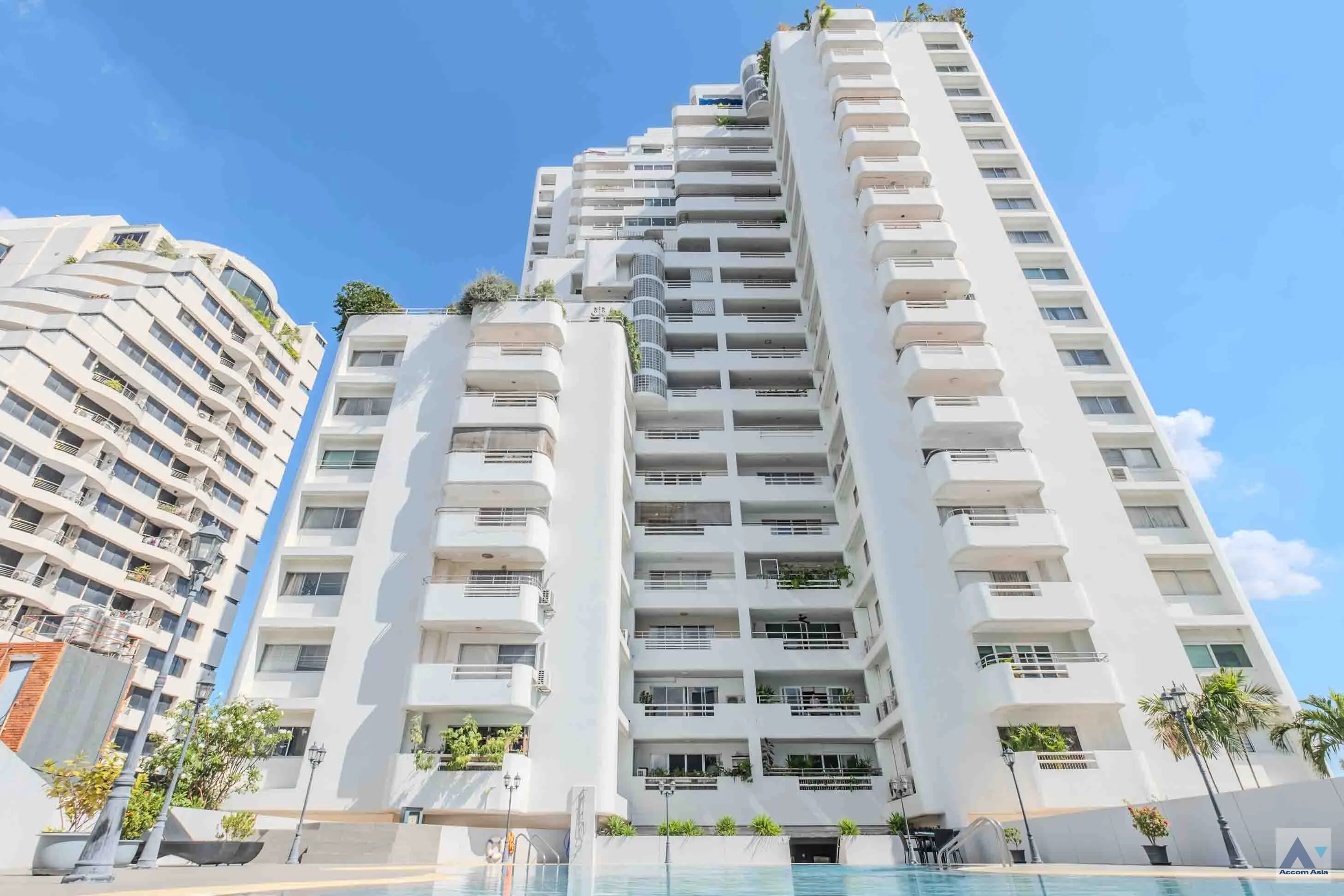  3 br Condominium for rent and sale in Sukhumvit ,Bangkok BTS Phrom Phong at Regent On The Park 3 AA40751