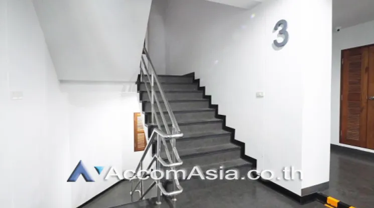  Office Space For Rent in Sukhumvit ,Bangkok BTS Thong Lo at 111 We space AA24605