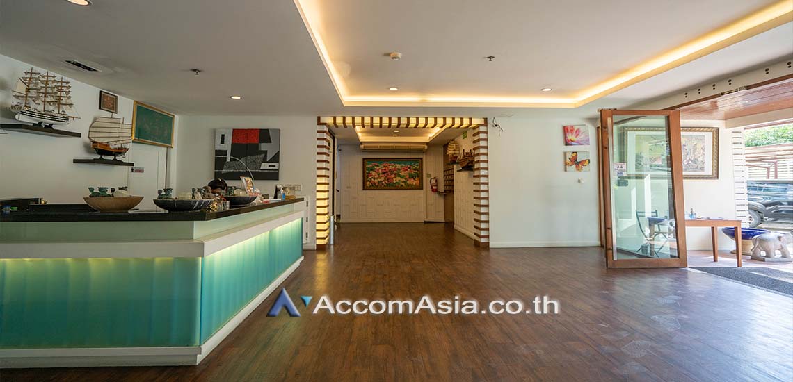  3 br Apartment for rent and sale in Silom ,Bangkok BTS Surasak at High-end Low Rise  1412830