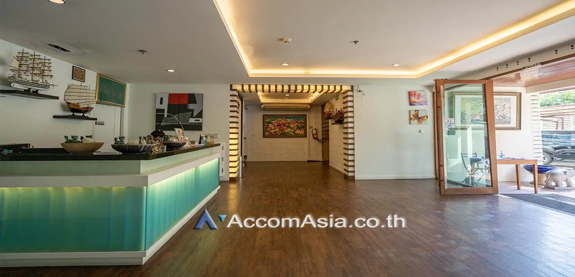  4 br Apartment For Rent in Silom ,Bangkok BTS Surasak at High-end Low Rise  AA35268