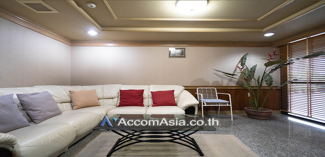  3 br Condominium For Rent in Silom ,Bangkok BTS Chong Nonsi at Pearl Garden AA24726