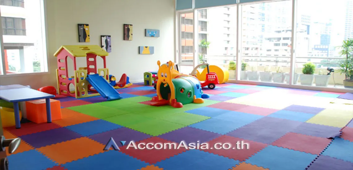  4 br Condominium For Rent in Silom ,Bangkok MRT Silom - BTS Sala Daeng at Royal Saladaeng AA39190