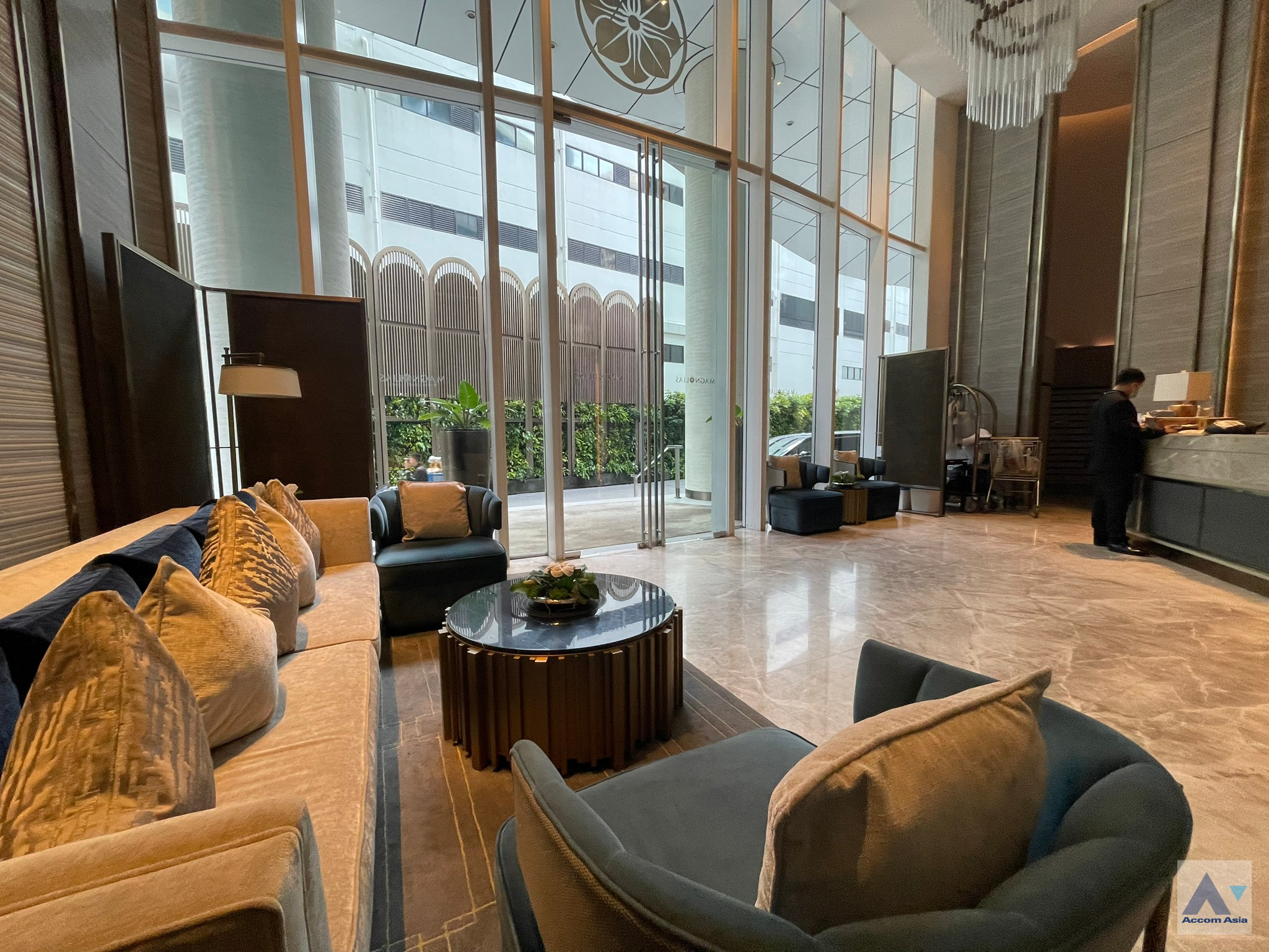  2 br Condominium For Sale in Ploenchit ,Bangkok BTS Ratchadamri at Magnolias Ratchadamri Boulevard AA41891