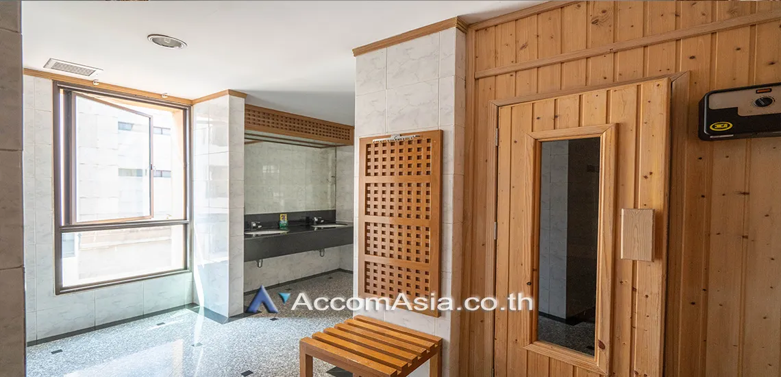  3 br Condominium for rent and sale in Ploenchit ,Bangkok BTS Chitlom at Baan Na Varang 1510405