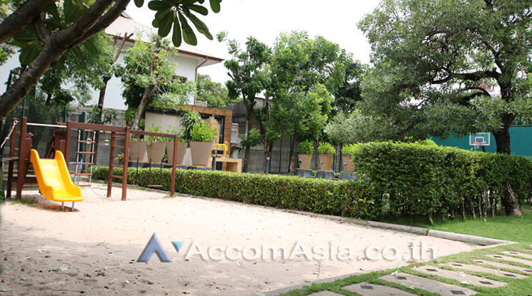  4 br House For Sale in Ramkhamhaeng ,Bangkok MRT Si Kritha at Baan Issara Rama 9 AA21095