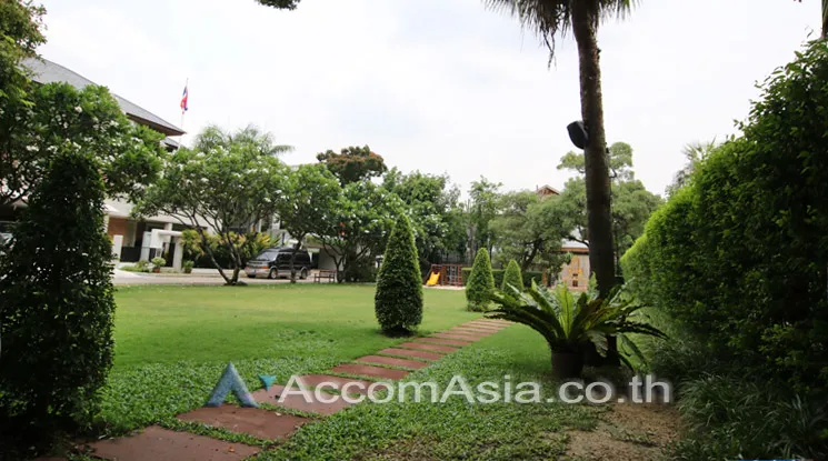  3 br House for rent and sale in Ramkhamhaeng ,Bangkok MRT Si Kritha at Baan Issara Rama 9 AA25399