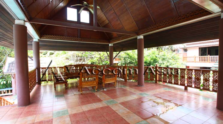 4 Thai Style and Common Pool - House - Naradhiwas Rajanagarindra - Bangkok / Accomasia