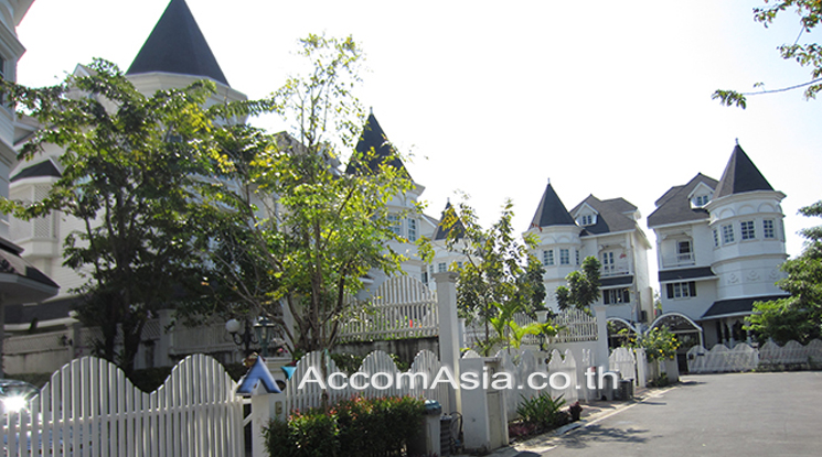  3 br Townhouse for rent and sale in Bang Na ,Bangkok BTS Bearing at Fantasia Villa 2 AA40788