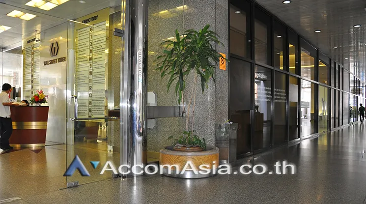  Office Space For Rent in Silom ,Bangkok BTS Sala Daeng at Wall Street Tower AA25590