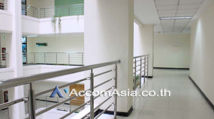  Studio Office Space For Rent in Sukhumvit ,Bangkok BTS Asok - MRT Sukhumvit at BB Building AA17815