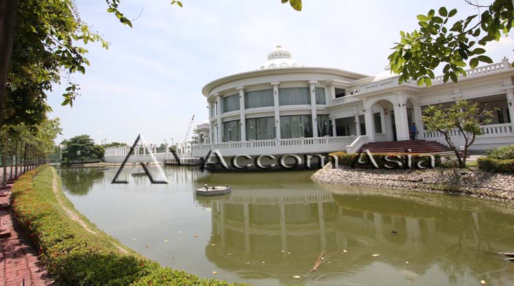  5 br House For Rent in Samutprakan ,Samutprakan  at Exclusive House in compound AA21159