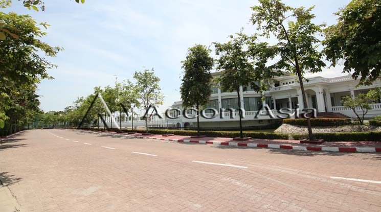  4 br House For Rent in Samutprakan ,Samutprakan  at Exclusive House in compound AA16272