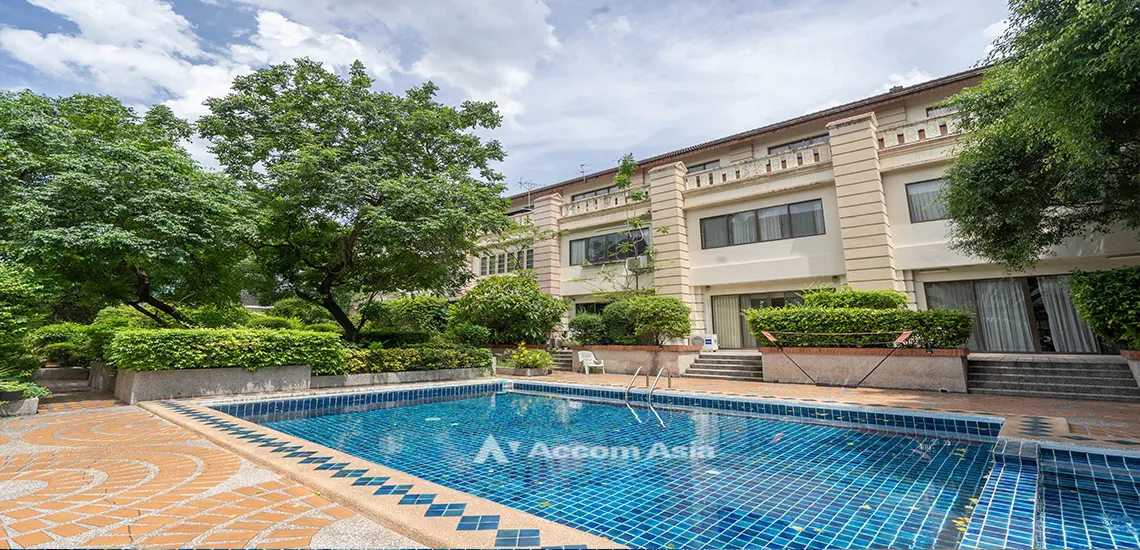  4 br Townhouse For Rent in Sukhumvit ,Bangkok BTS Thong Lo at Townhouse in Compound AA32315