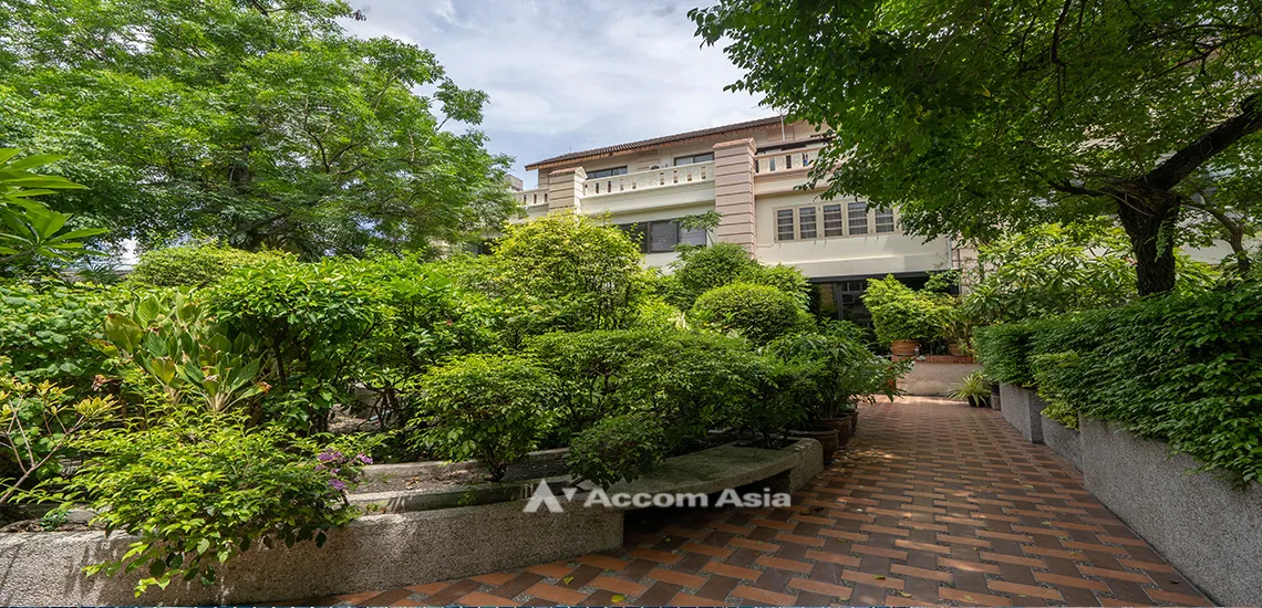  4 br Townhouse For Rent in Sukhumvit ,Bangkok BTS Thong Lo at Townhouse in Compound AA32315