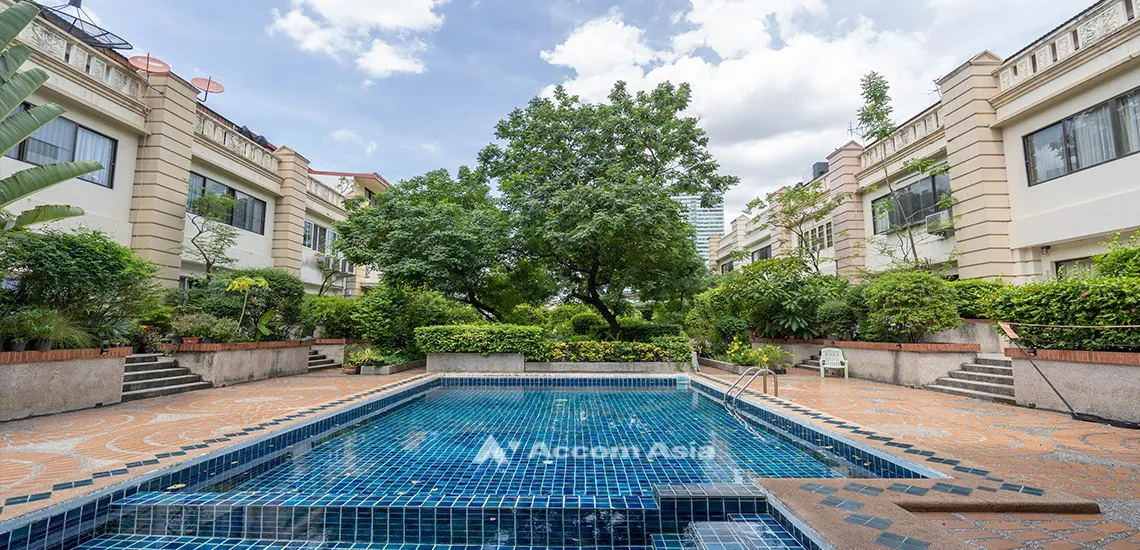  4 br Townhouse For Rent in Sukhumvit ,Bangkok BTS Thong Lo at Townhouse in Compound AA22854