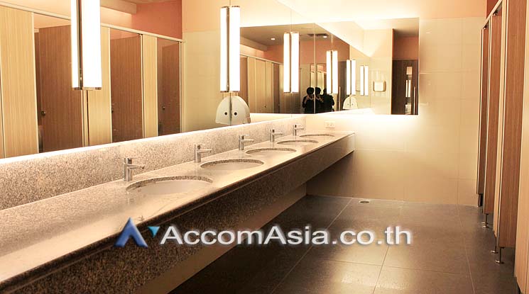  Office Space For Rent in Sukhumvit ,Bangkok BTS Phrom Phong at The Emporium Tower AA18518