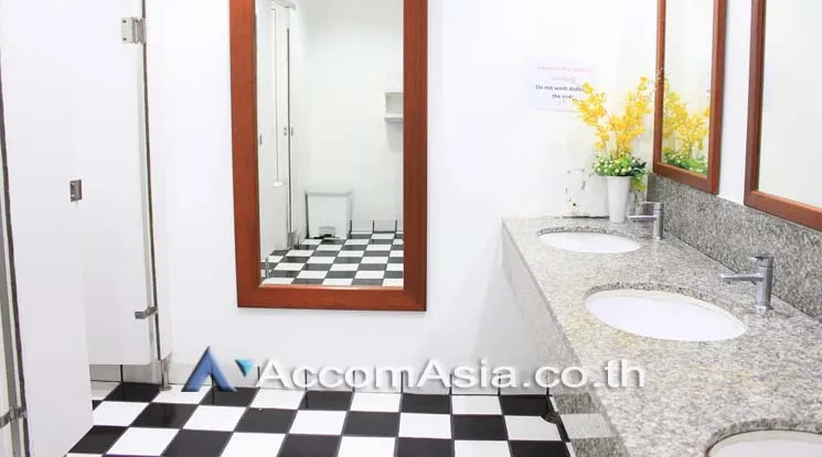  Office Space For Rent in Ploenchit ,Bangkok BTS Chitlom at Alma Link Building AA22351