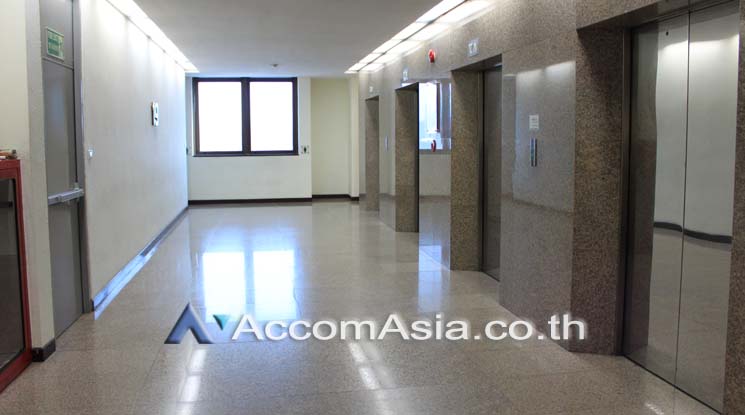  Office Space For Rent in Ploenchit ,Bangkok BTS Ratchadamri at Regent House Building AA20155