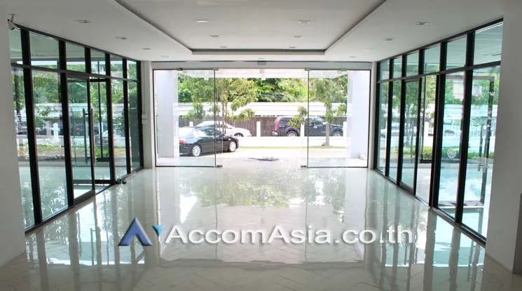  Office Space For Rent in Sukhumvit ,Bangkok BTS Phra khanong at Chavanich Building AA25729