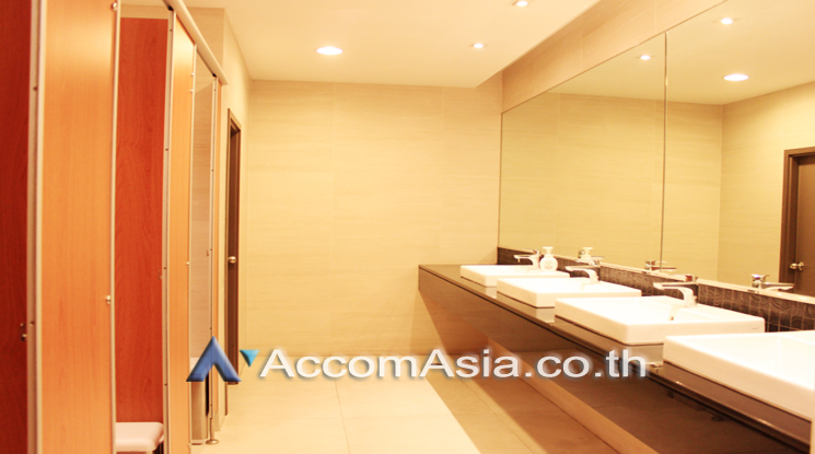 Office Space For Rent in Ploenchit ,Bangkok MRT Lumphini at Sindhorn Tower AA23320