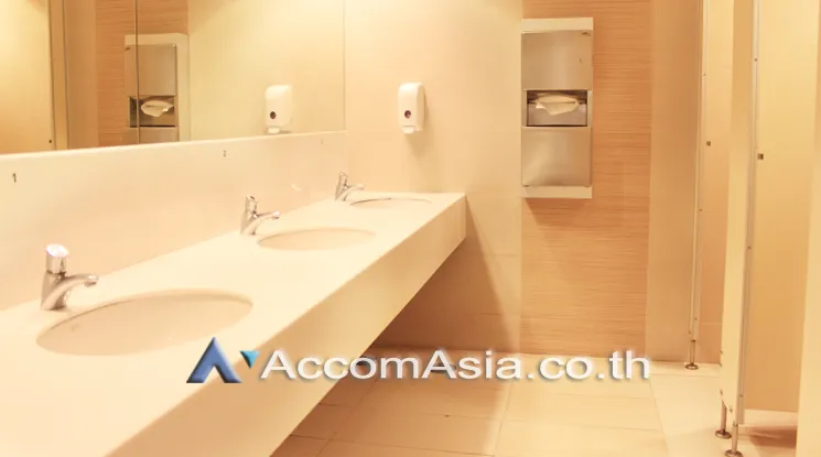  Office Space For Rent in Sukhumvit ,Bangkok BTS Phrom Phong at UBC II Building AA35840