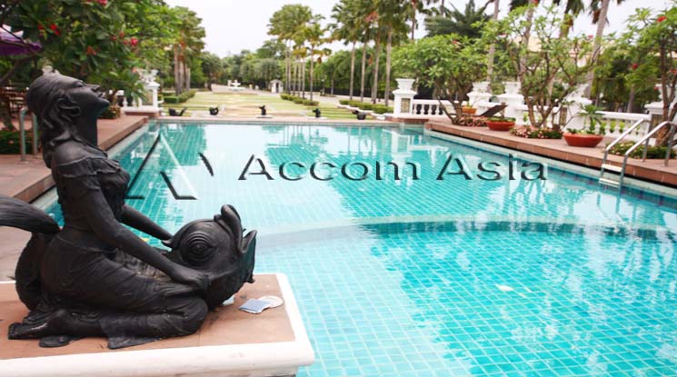  4 br House For Sale in Pattanakarn ,Bangkok  at Peaceful compound AA33210