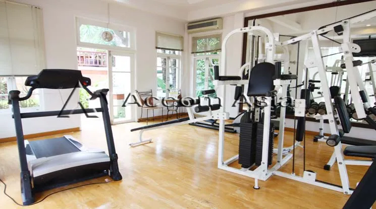  5 br House for rent and sale in Pattanakarn ,Bangkok  at Peaceful compound AA27213