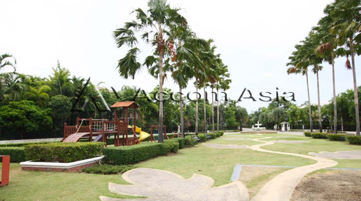  3 br House for rent and sale in Pattanakarn ,Bangkok  at Peaceful compound AA44134