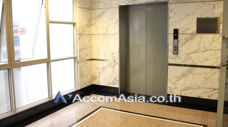  Office Space For Rent in Sukhumvit ,Bangkok BTS Nana at Dhammalert Building AA11851