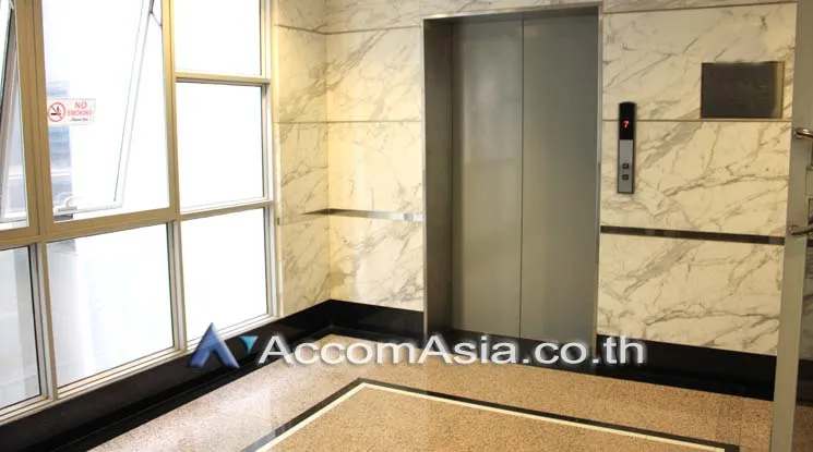  Office Space For Rent in Sukhumvit ,Bangkok BTS Nana at Dhammalert Building AA25680