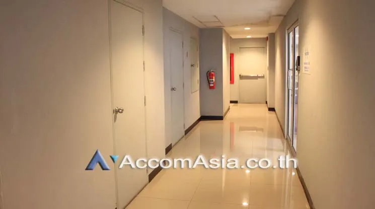  Office Space For Rent in Sukhumvit ,Bangkok BTS Nana at Dhammalert Building AA25680