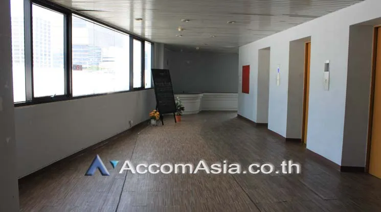  Office Space For Rent in Silom ,Bangkok BTS Chong Nonsi at K.C.C Building AA11226
