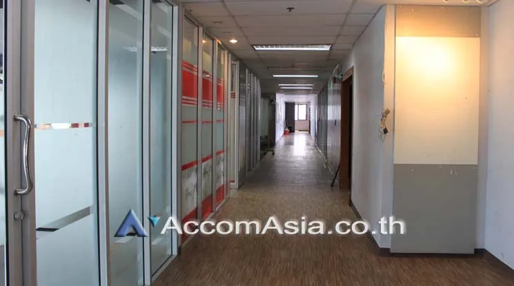  Office Space For Rent in Silom ,Bangkok BTS Chong Nonsi at K.C.C Building AA11226