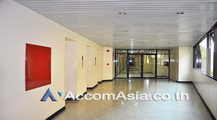  Office Space For Rent in Silom ,Bangkok BTS Chong Nonsi at K.C.C Building AA11226