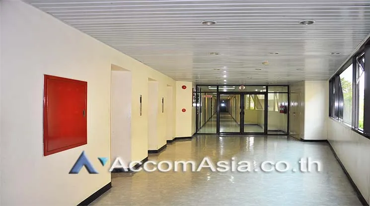  Office Space For Rent in Silom ,Bangkok BTS Chong Nonsi at K.C.C Building AA11227