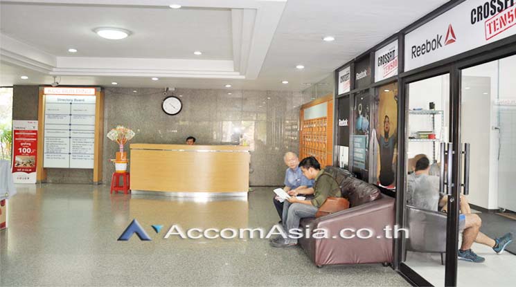  Office Space For Rent in Silom ,Bangkok BTS Chong Nonsi at K.C.C Building AA11226