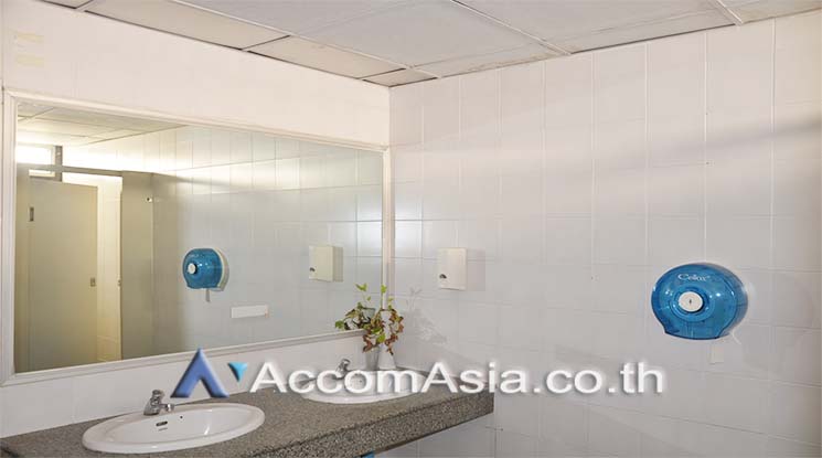  Office Space For Rent in Silom ,Bangkok BTS Chong Nonsi at K.C.C Building AA11227