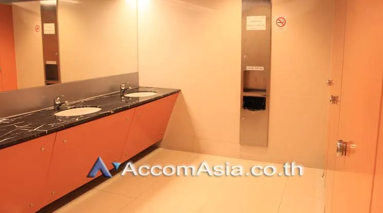  Office Space For Rent in Ratchadaphisek ,Bangkok MRT Thailand Cultural Center at CW Tower A AA23168