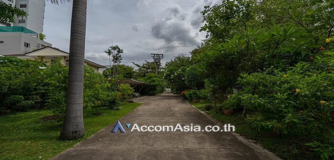  4 br Apartment For Rent in Sathorn ,Bangkok BTS Chong Nonsi at Pool and Greenery 10157