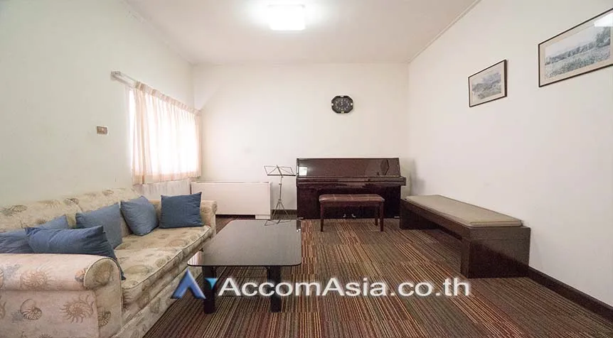  1  3 br Apartment for rent and sale in Sukhumvit ,Bangkok BTS Nana at Suite for family AA46266