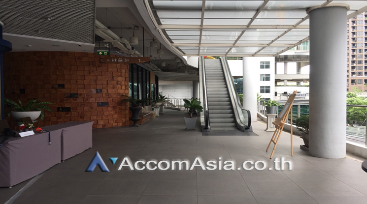  2 W District - Retail / Showroom - Sukhumvit - Bangkok / Accomasia
