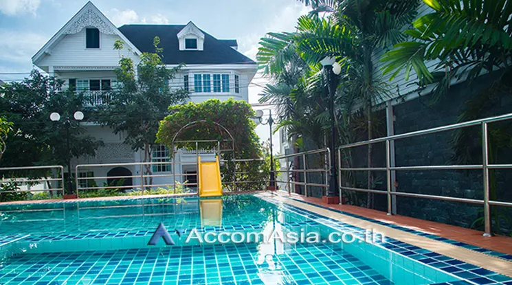  3 br House for rent and sale in Bang Na ,Bangkok BTS Bearing at Fantasia Villa 3  AA22116