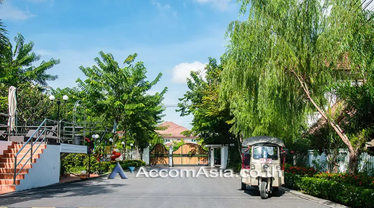  3 br House for rent and sale in Bang Na ,Bangkok BTS Bearing at Fantasia Villa 3  AA13482